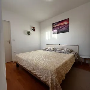 Mimi - Airport Apartman